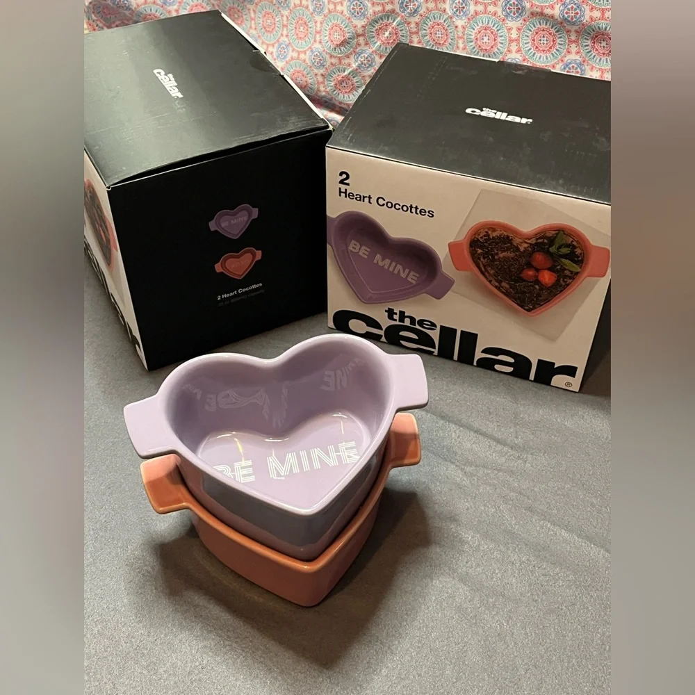 NWT The Cellar Macy’s 2 Stoneware Heart Cocottes - Picture 8 of 8